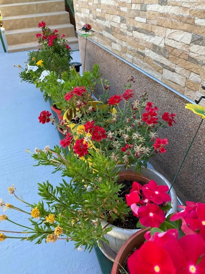 Spacious And Bright Two Bedroom Apartment With Outdoor Area Kastela