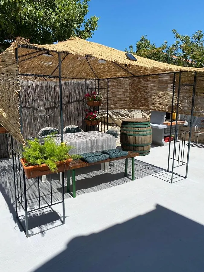 Spacious And Bright Two Bedroom Apartment With Outdoor Area Kastela 0*,
