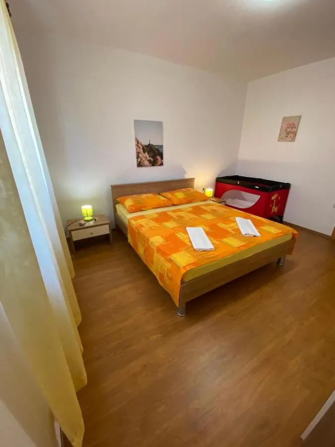 Spacious And Bright Two Bedroom Apartment With Outdoor Area Kastela Croatia