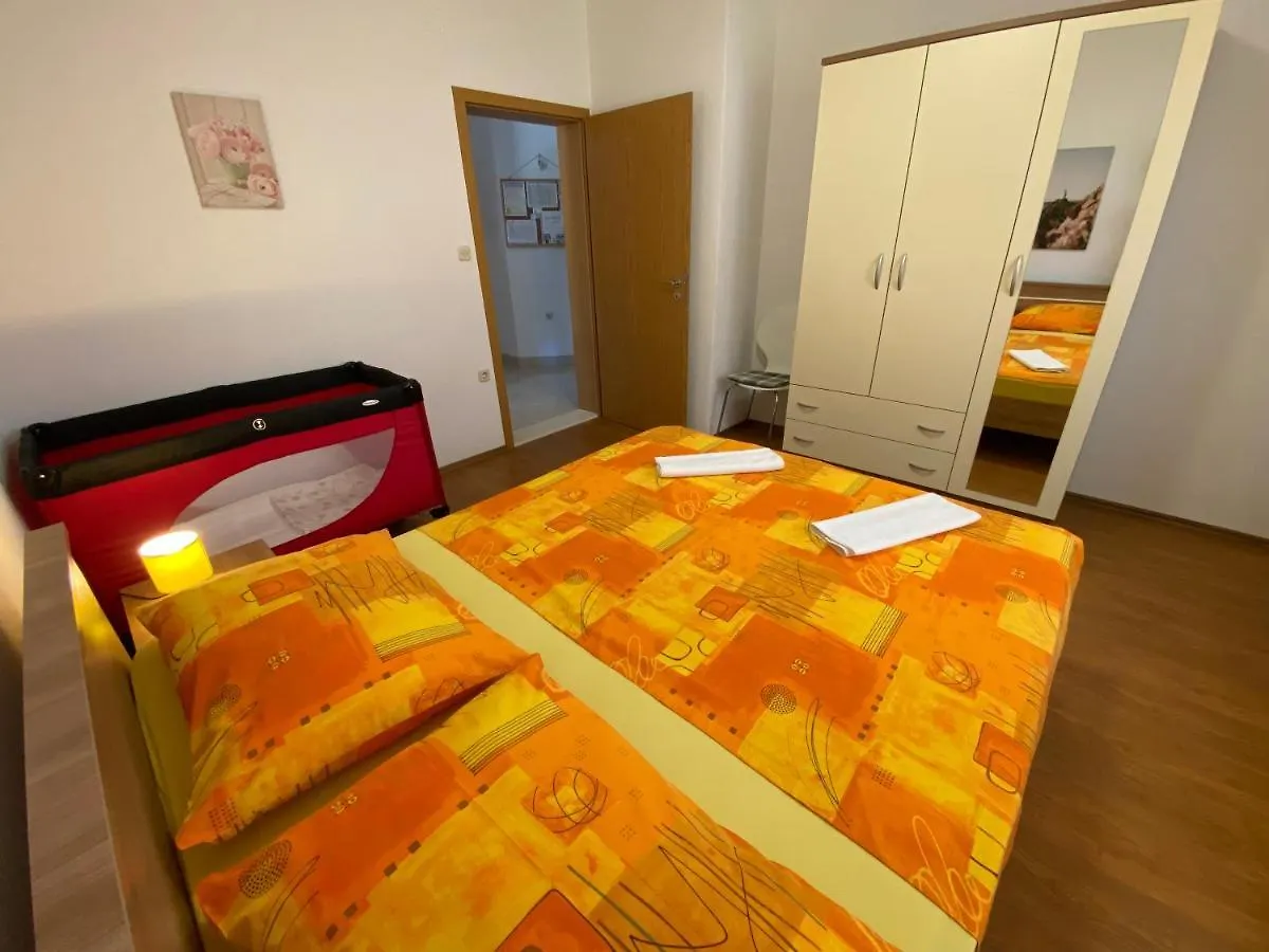 Spacious And Bright Two Bedroom Apartment With Outdoor Area Kastela