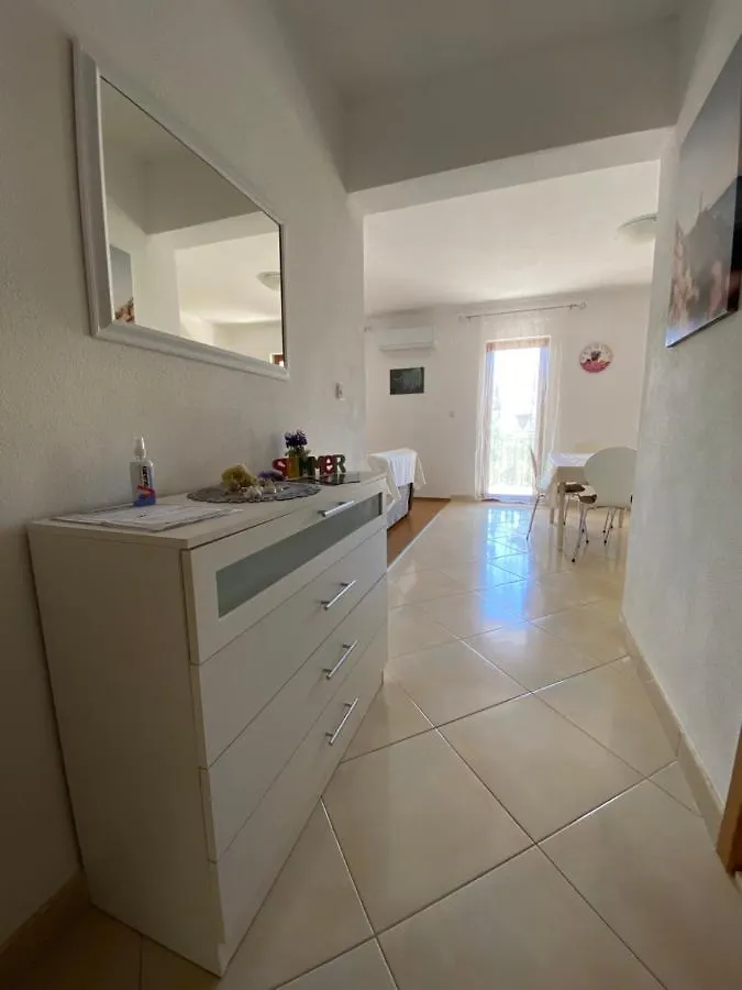 Spacious And Bright Two Bedroom Apartment With Outdoor Area Kastela Croatia