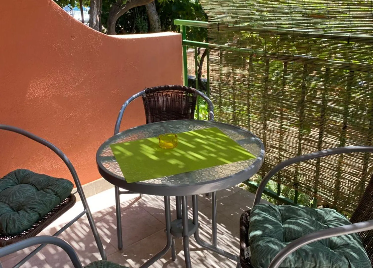 Spacious And Bright Two Bedroom Apartment With Outdoor Area Kastela