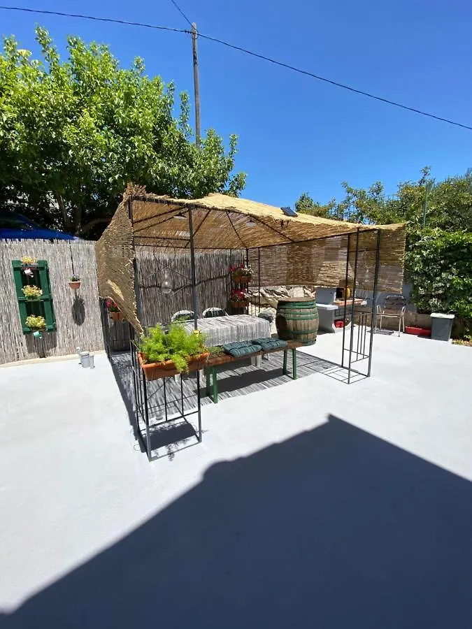 Spacious And Bright Two Bedroom Apartment With Outdoor Area Kastela