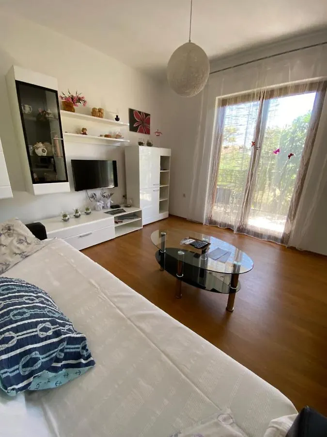 Spacious And Bright Two Bedroom Apartment With Outdoor Area Kaštela