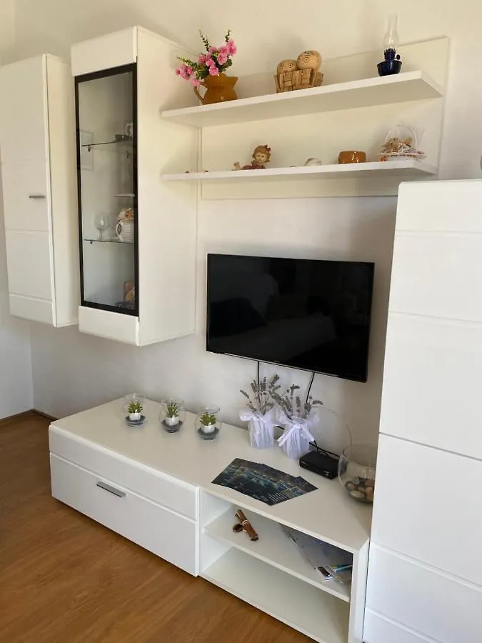 Spacious And Bright Two Bedroom Apartment With Outdoor Area Kastela
