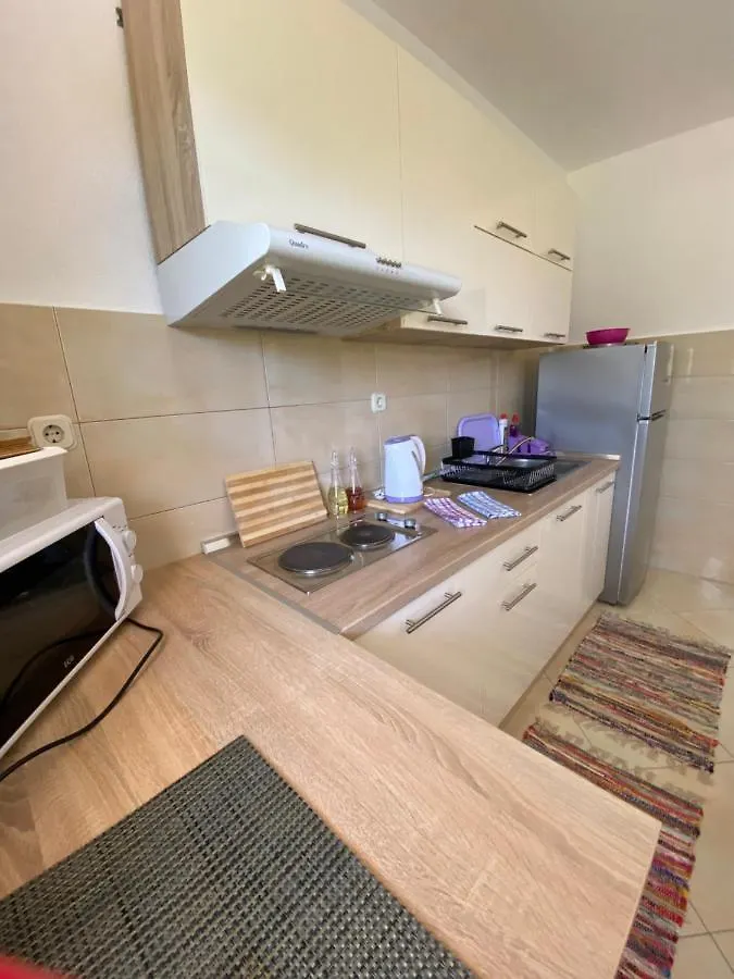 Spacious And Bright Two Bedroom Apartment With Outdoor Area Kaštela Chorwacja