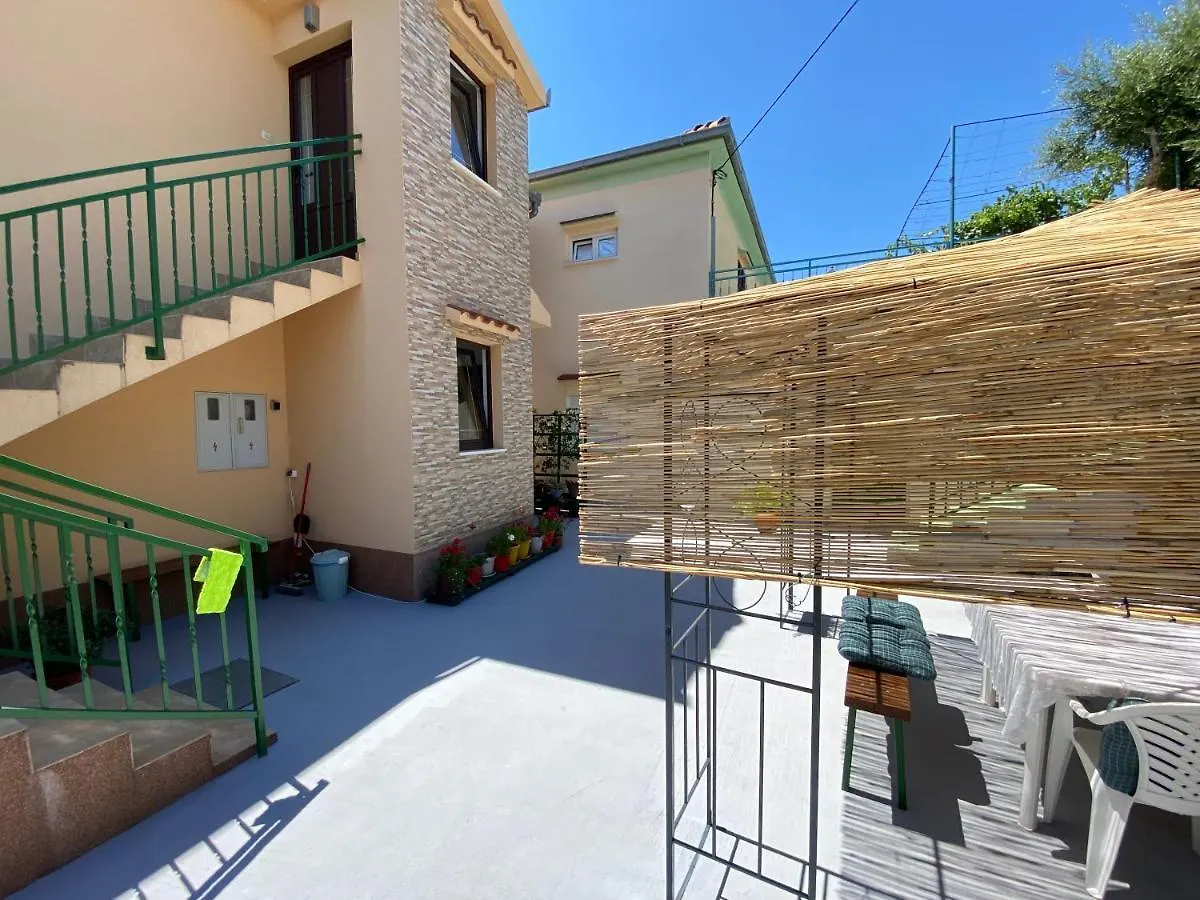 Spacious And Bright Two Bedroom Apartment With Outdoor Area Kaštela